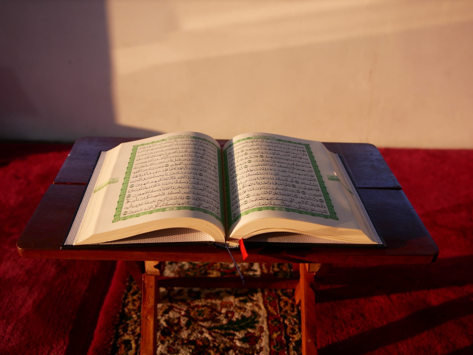 The virtue of reading and learning the Holy Quran